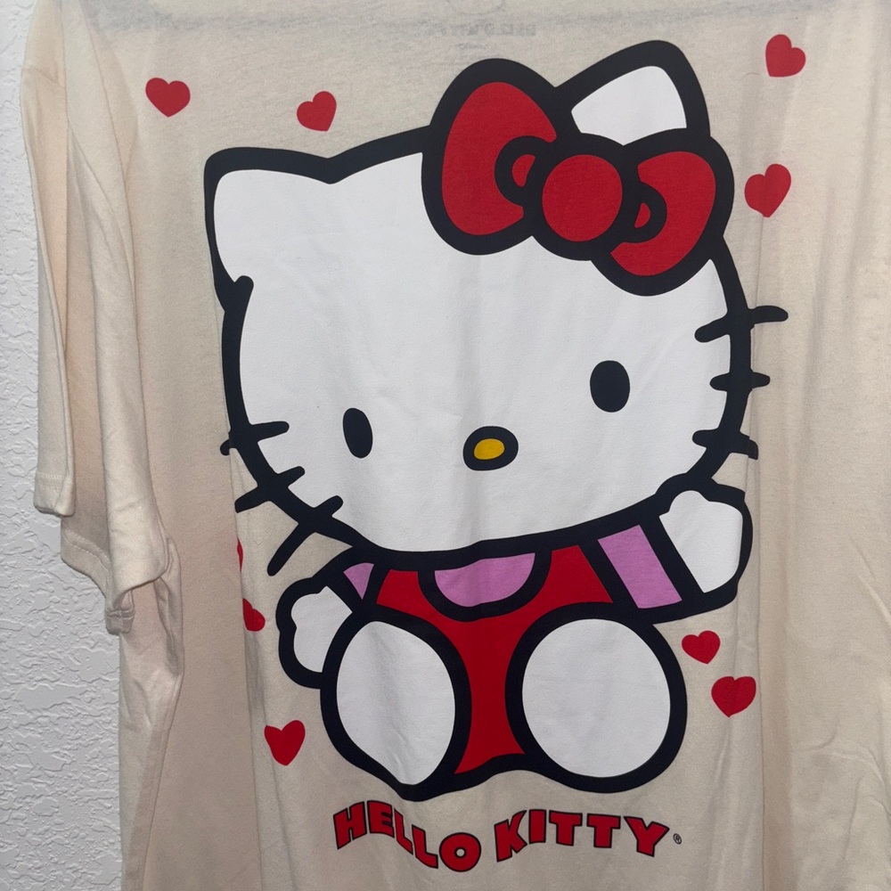 Hello Kitty by Sanrio Women’s Oversized Kawaii Graphic Tee NWT - Picture 9 of 11